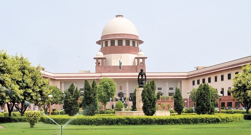 SUPRIME COURT IN NEW DELHI ON MONDAY PICTURE BY PREM SINGH 19 APRIL 2010